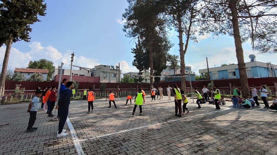 OKULUMUZ ÖĞRENCİLERİ ARASINDA YAKAN TOP TURNUVASI DÜZENLENDİ