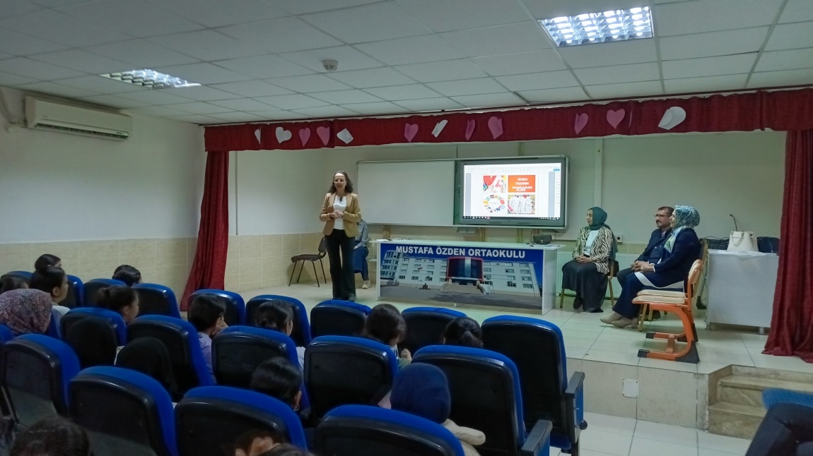 RAHİME HATUN MESLEKİ VE TEKNİK ANADOLU LİSESİ ÖĞRETMENLERİ TARAFINDAN OKULUMUZ 8. SINIF ÖĞRENCİLERİNE YÖNELİK TANITIM GERÇEKLEŞTİRİLDİ